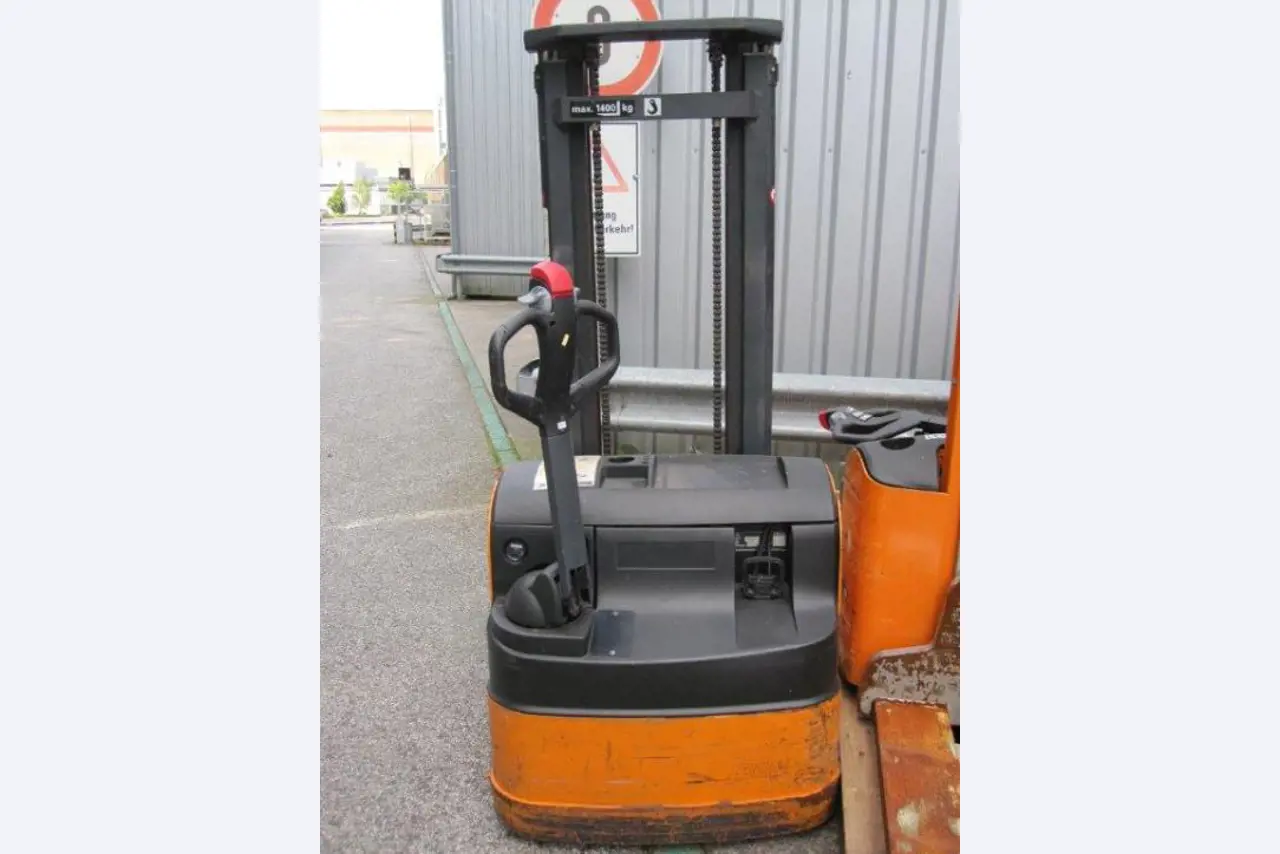 Gepflegte Flurförderfahrzeuge-1